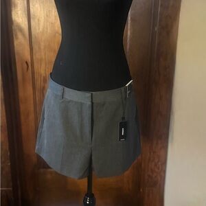 Express Gray Bermudas with Tailored Style and Relaxed Fit